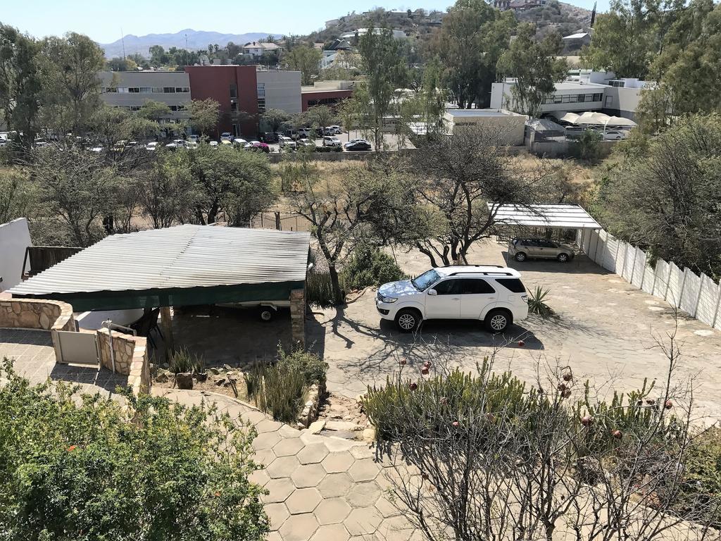 Bryan'S View Apartment Windhoek Exterior photo